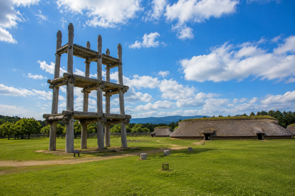 青森県三内丸山遺跡の縄文時代の大型建物
