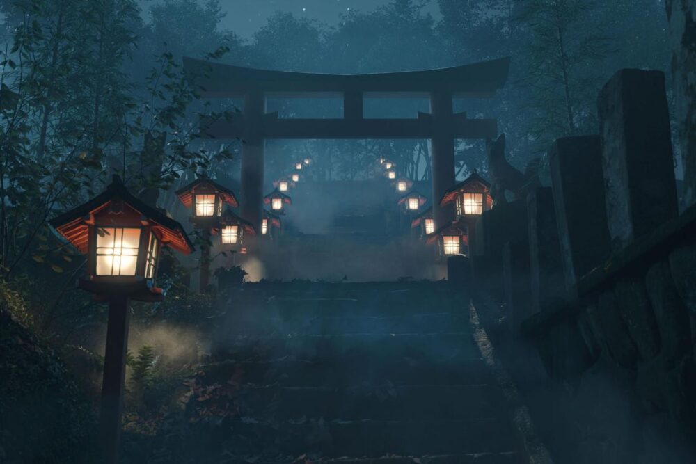 霧に包まれた神社と鳥居